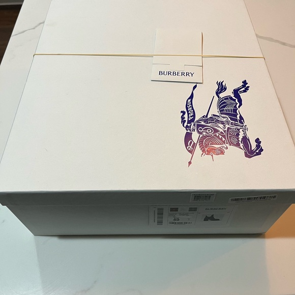 Burberry Marsh Textured Ankle Boot - New in box! Size 40 - Picture 9 of 14